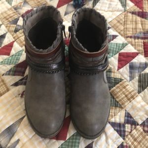 Preloved booties Maurices size  7-7.5